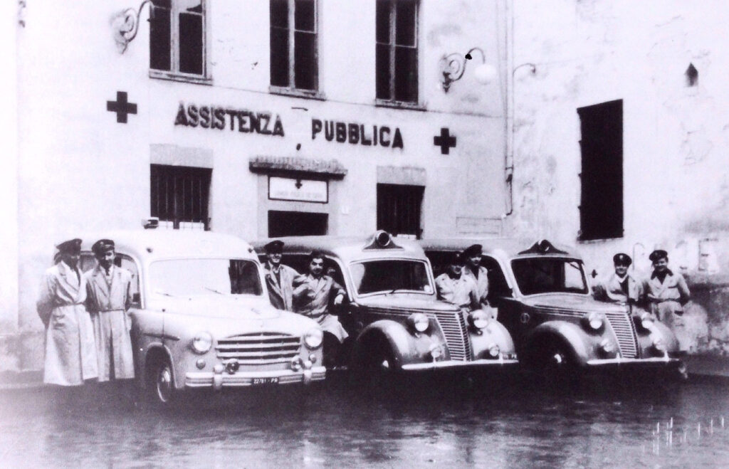 Autisti e militi di Assistenza Pubblica Parma nel dopoguerra