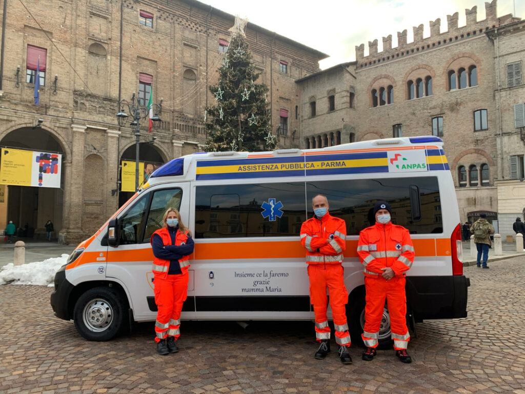 Ambulanza donata da benefattrice anonima alla pubblica
