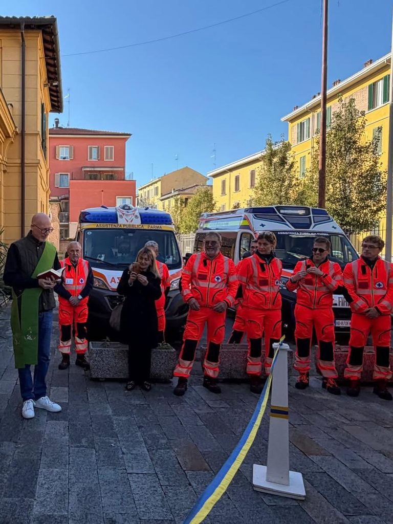 Inaugurazione ambulanza Papa 4